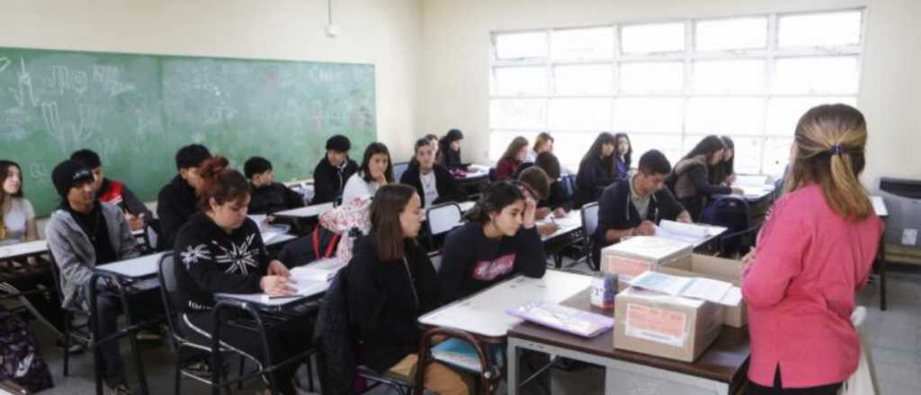 Docentes suplentes con informes negativos serán inhabilitados por un año