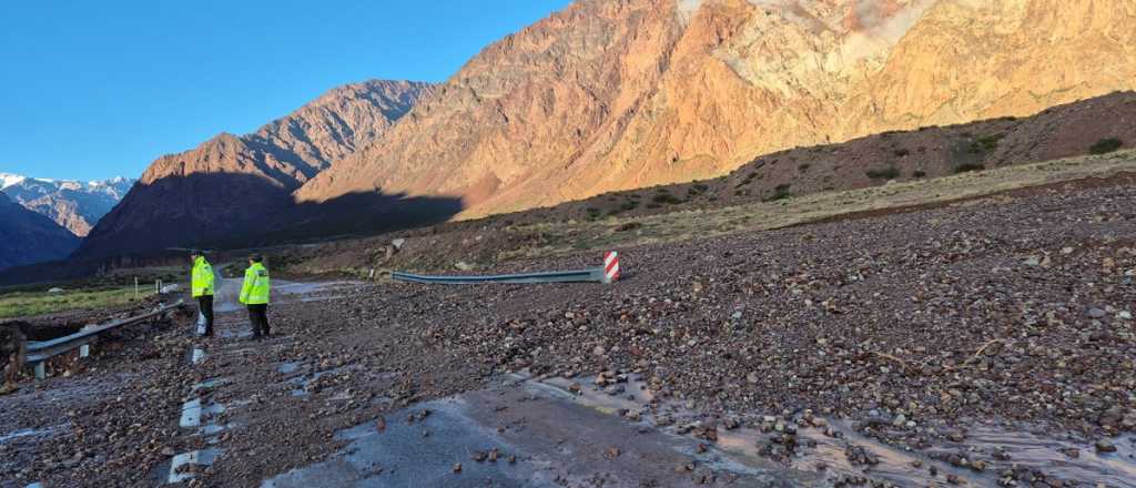 Varios desprendimientos bloquean la ruta a Chile