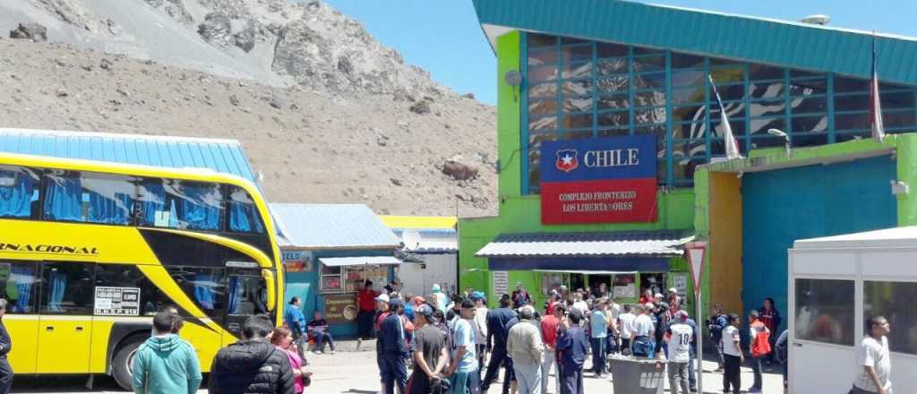 Denuncian por "contrabando" a los tours de compras que van a Chile