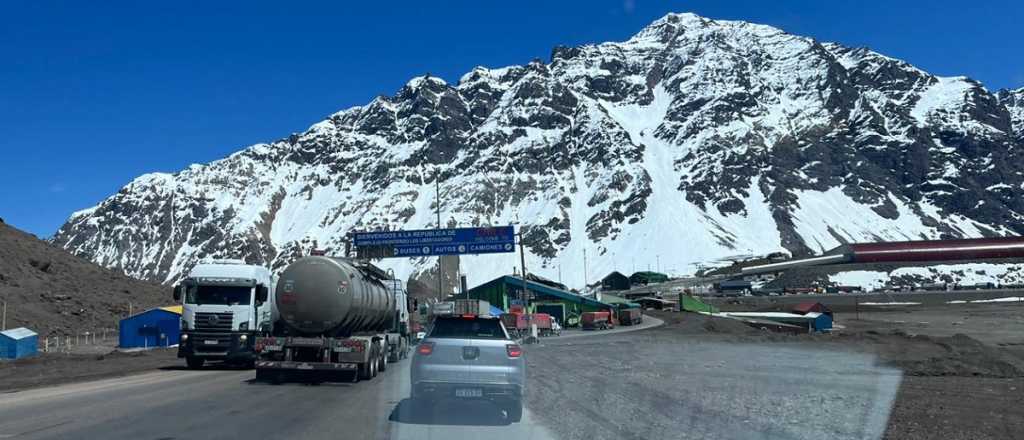 Unas 12 horas de demoras, largas filas y "canchereadas" en el Paso a Chile 