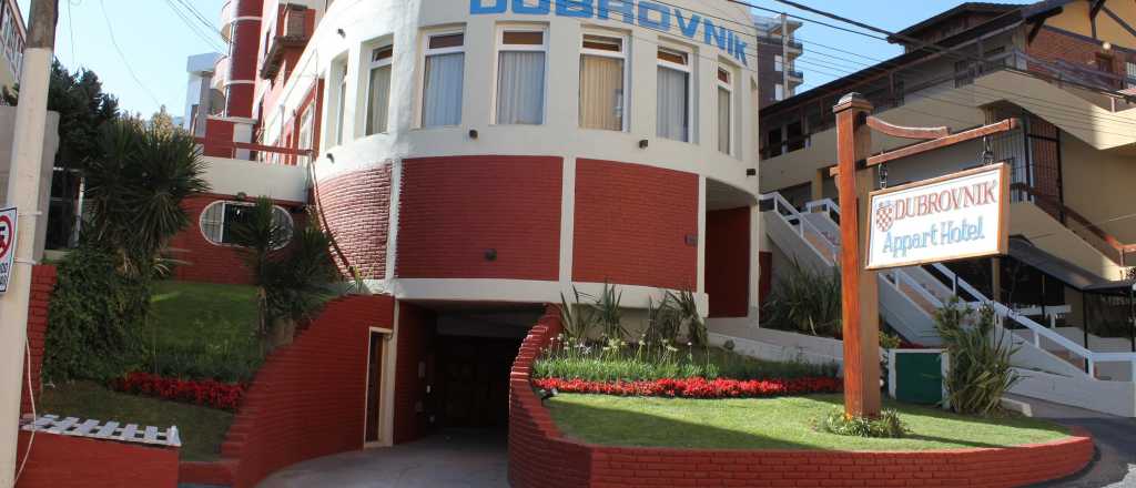 Se derrumbó un hotel de diez pisos en Villa Gesell y buscan sobrevivientes