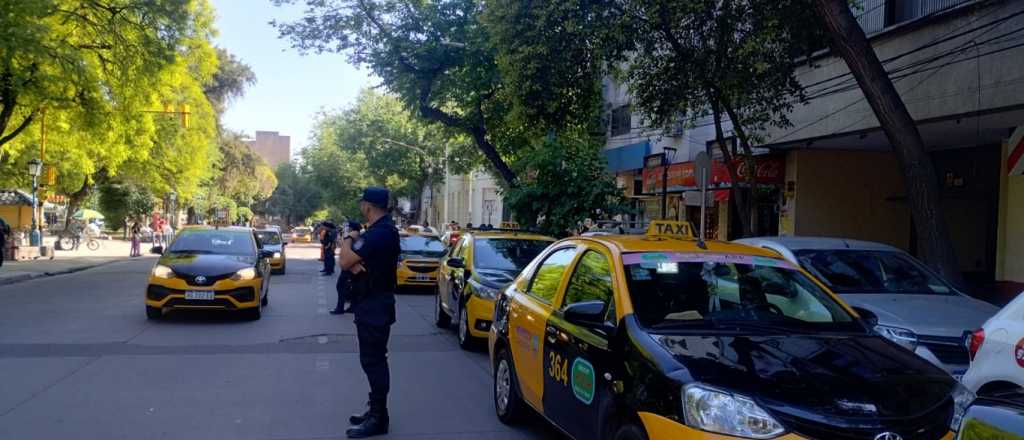 Taxistas protestaron en el Centro contra Uber y Cabify