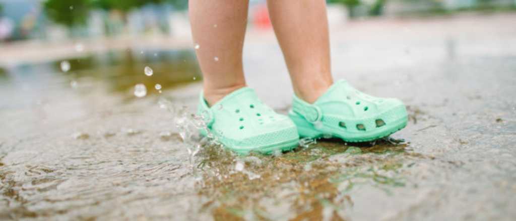 Moda vs. salud: ¿es seguro usar "crocs" todos los días?