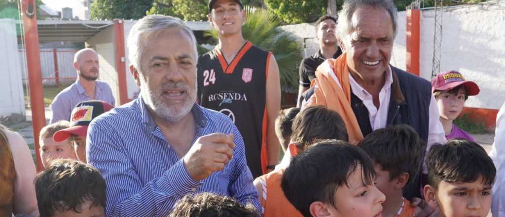 Scioli pasó por Mendoza y se mostró a favor que clubes de barrio sean SAD