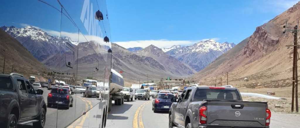 Miles de chilenos llegan a Mendoza por el fin de semana largo