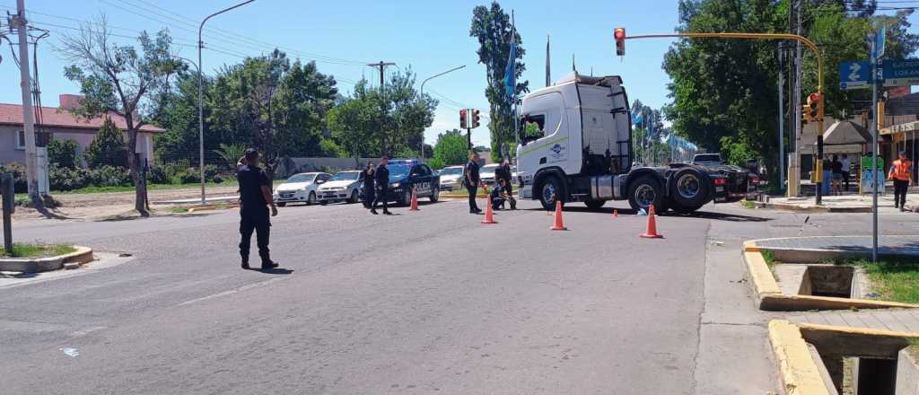 Una mujer está muy grave tras ser atropellada por un camión en San Martín