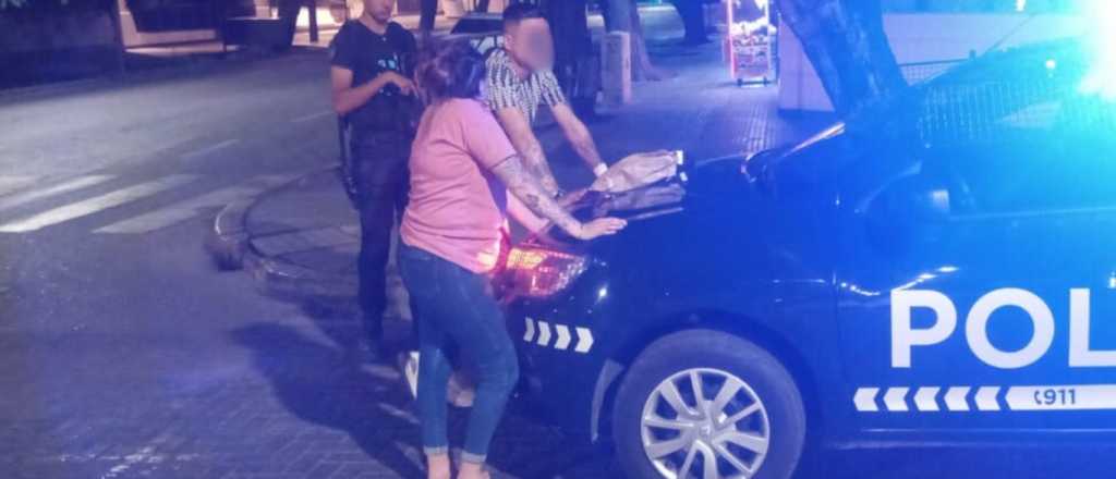 Video: cayó una pareja en el Centro por haber robado millones en ropa