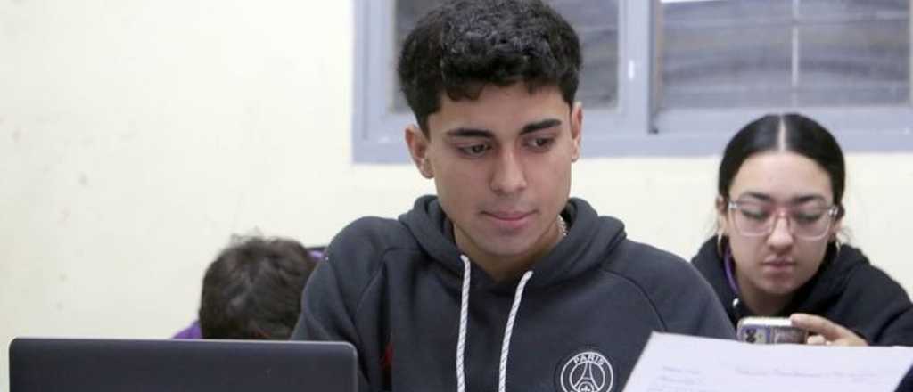 ¿Herramienta o distracción? Estudio critica el uso del celular en el aula