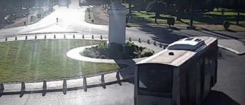 Video: así fue el terrible accidente del micro en el Parque San Martín