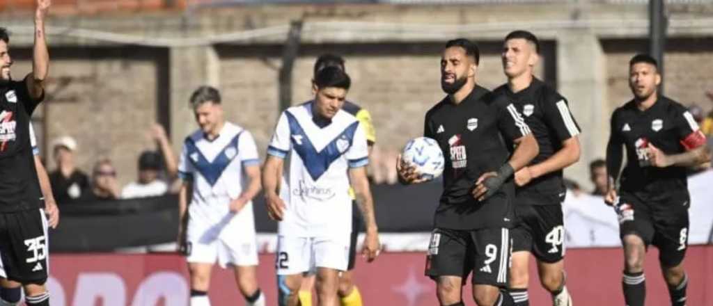 Vélez empató con Riestra y encendió el campeonato a 5 fechas del final