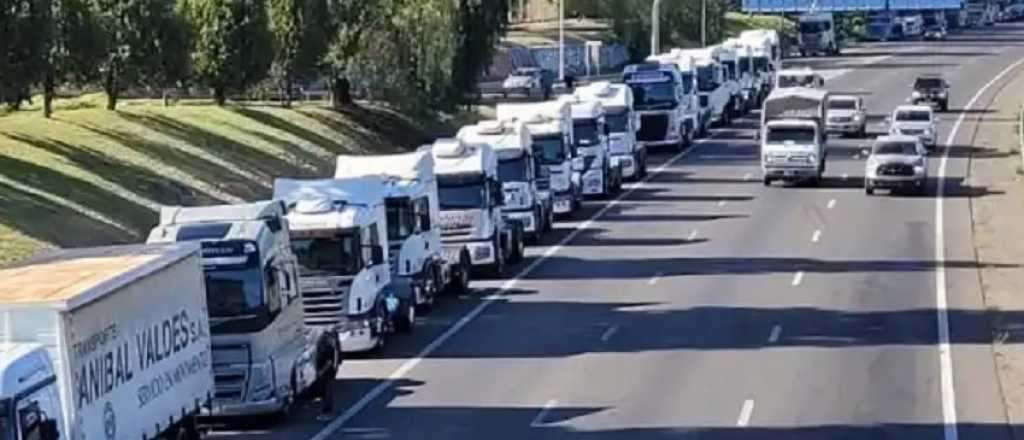 Fayad admitió que podrían bajar la "patente" a los camiones tras la protesta