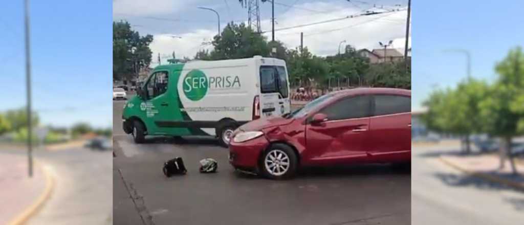 Un auto y una moto chocaron en el Puente Olive