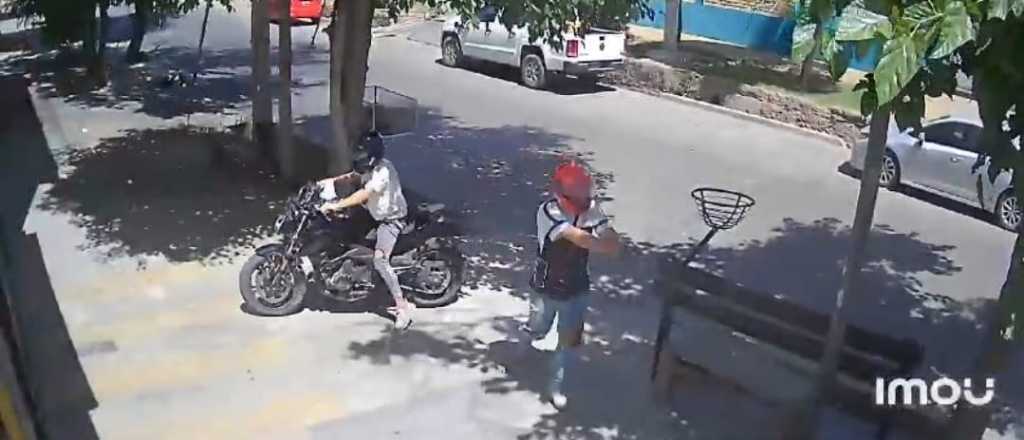 Video: violento asalto y tiroteo en Godoy Cruz