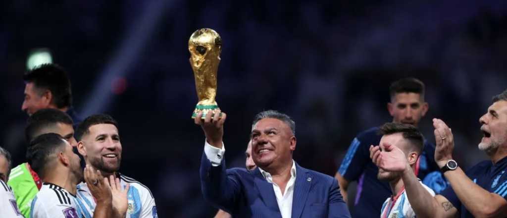 "Se cree que es Superman": un campeón del mundo destrozó a Chiqui Tapia