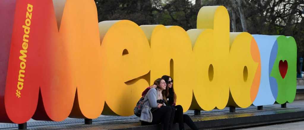 El Indec "refutó" a Emetur y estalló la polémica: "Datos vs. relato"