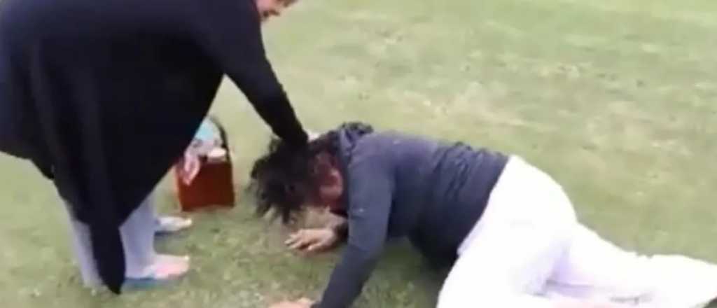 Video: fue golpeada por una pareja en una cancha de golf por tomar mates