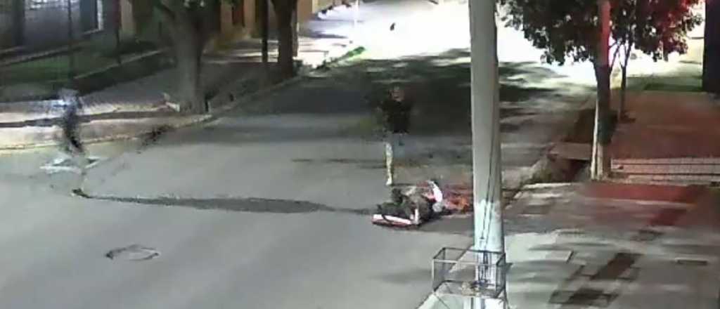 Video: un joven fue golpeado para robarle la bicicleta en Guaymallén