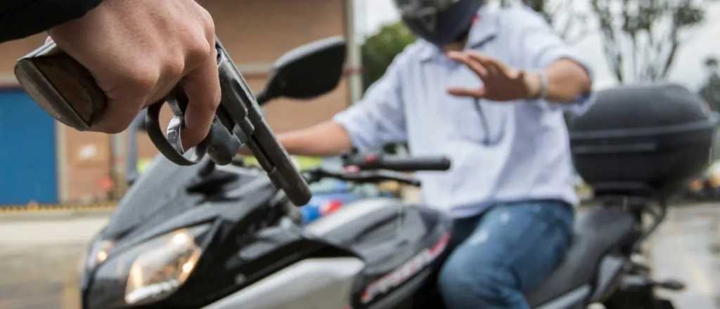 Paró en un kiosco de Las Heras y le robaron la moto