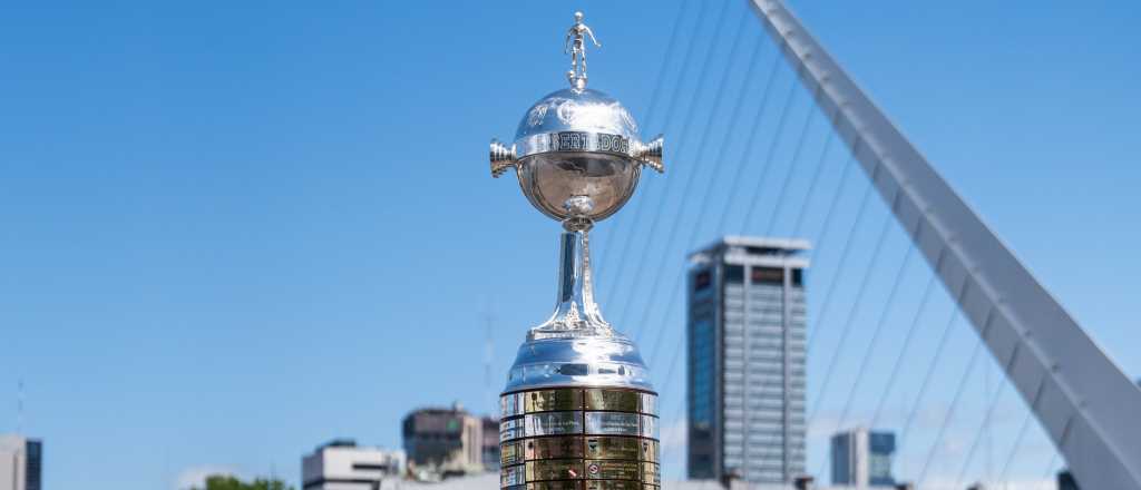 Conmebol modificó el trofeo de la Libertadores y ahora se ve así