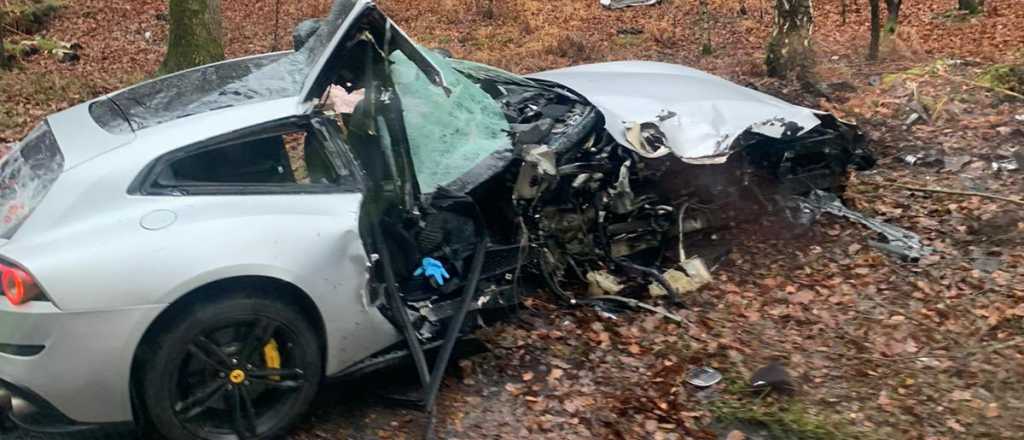 Una estrella de la Premier tuvo un grave accidente y destrozó su Ferrari