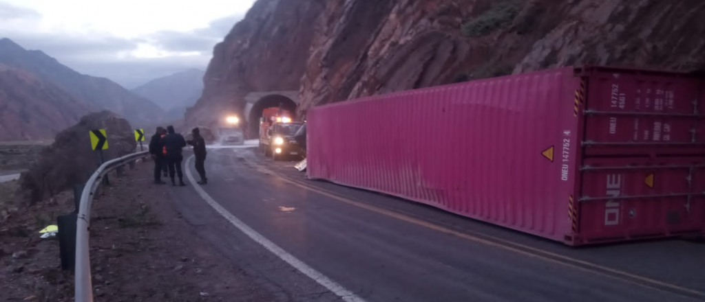 Todavía está el camión chocado y piden precaución en la Ruta 7 