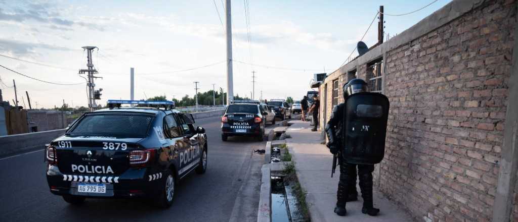 Cuatro detenidos con tres armas de fuego en Godoy Cruz y Rivadavia