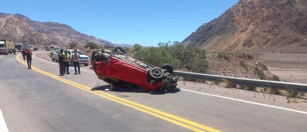 Otro accidente en Alta Montaña: una mujer volcó y sufrió graves heridas