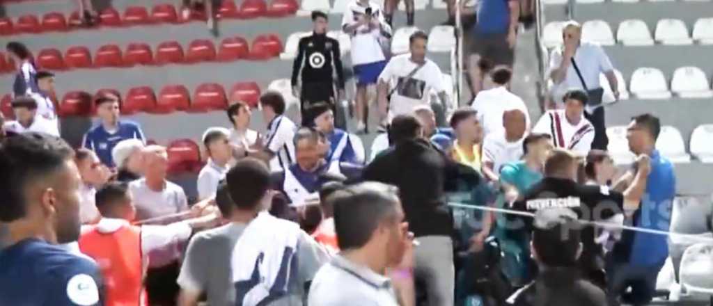 Video: los jugadores de Vélez, a las trompadas con sus hinchas