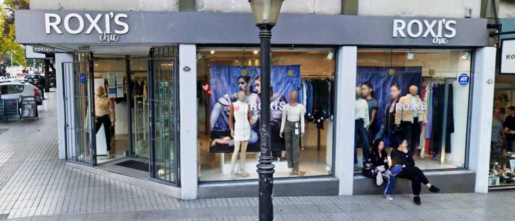 Reventaron la vidriera de un local de ropa en el Centro