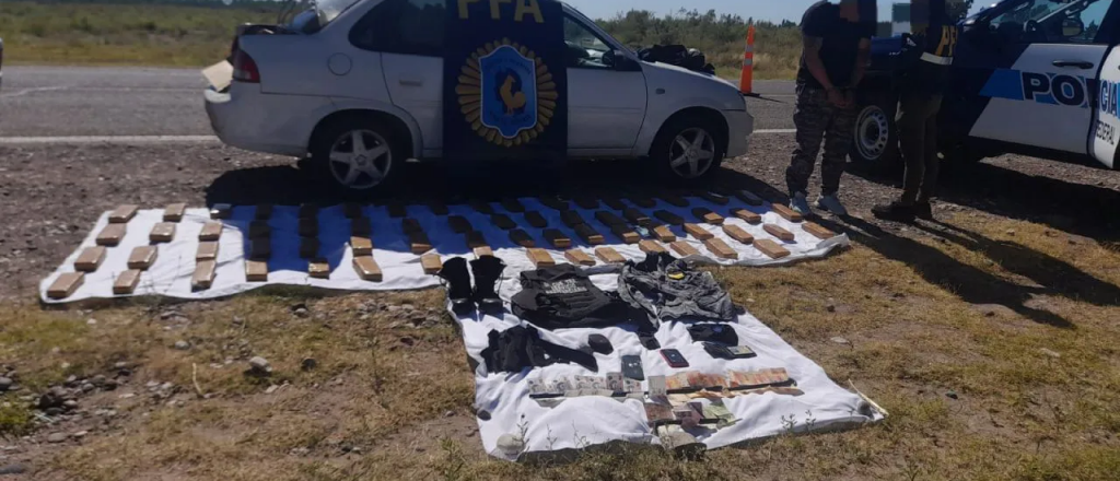 Cayó en San Rafael un penitenciario con 50 kilos de marihuana en su Corsa