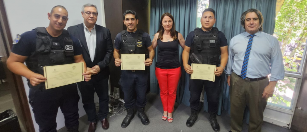 Dos niños están vivos gracias a estos 6 policías mendocinos