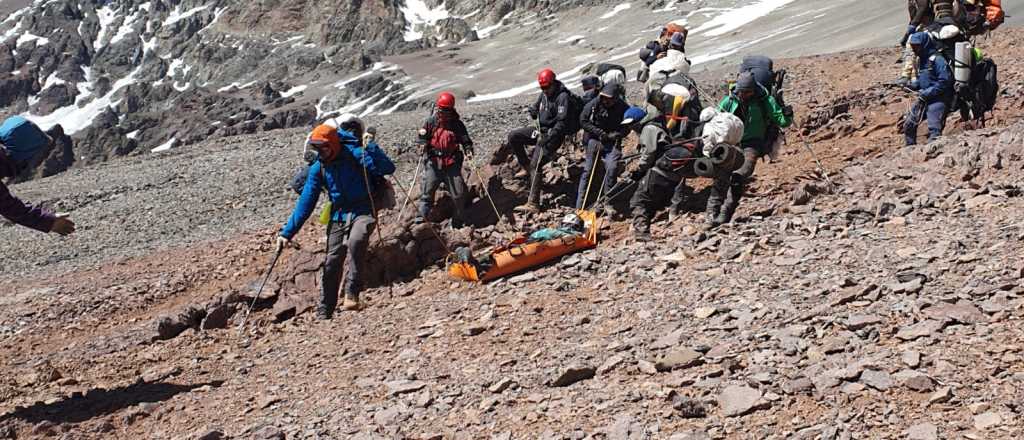 Un andinista fue rescatado del Parque Aconcagua porque sufrió una caída