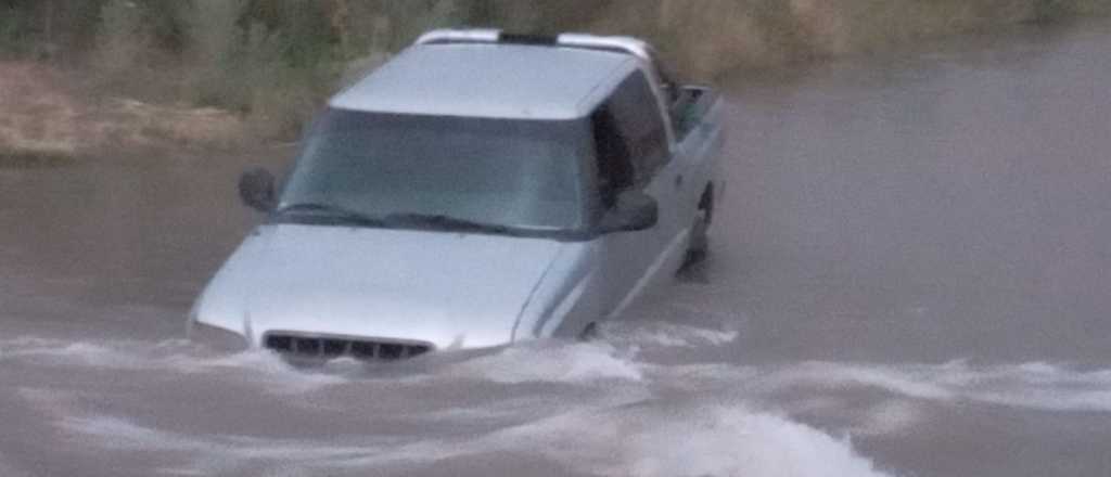 Vialidad Mendoza emitió una alerta por el cruce en los vados del río Diamante