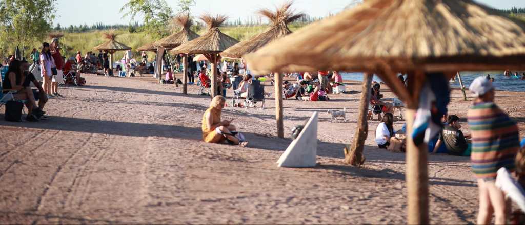 San Rafael inauguró su playita sobre el Atuel y cientos de vecinos disfrutaron