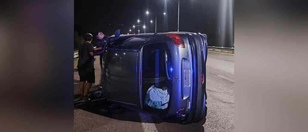 Un hombre ebrio volcó en el Acceso Este