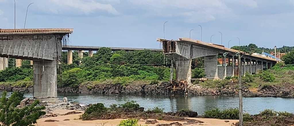 Videos: cayó un puente de una ruta de Brasil y hay varios fallecidos