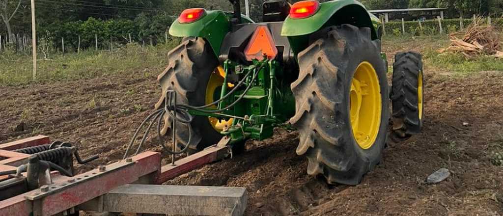 Murió un hombre aplastado por un tractor en una finca de San Martín