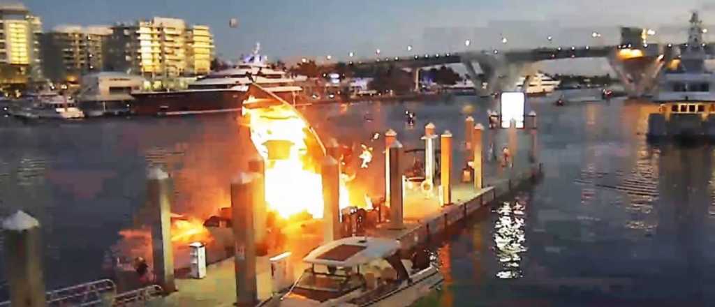 Video: explotó un barco lleno de gente en un muelle y hay al menos un muerto