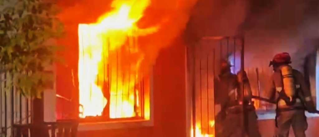 Brindaron por Navidad y se les prendió fuego la casa, en Las Heras