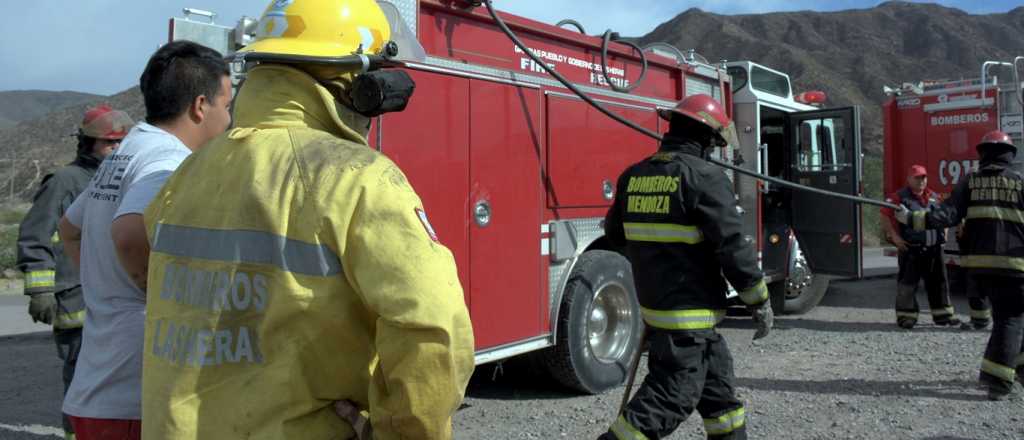 Chocó un camión de bomberos, no pagó los daños y lo demandaron