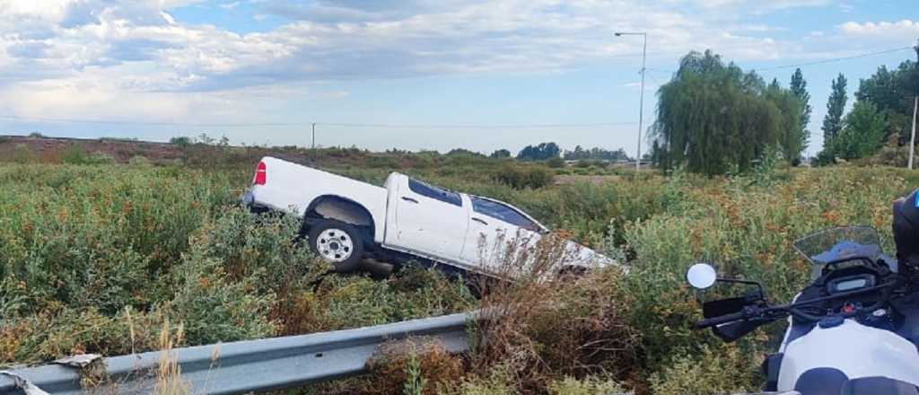 Un hombre perdió el dominio de su camioneta y volcó en Maipú 