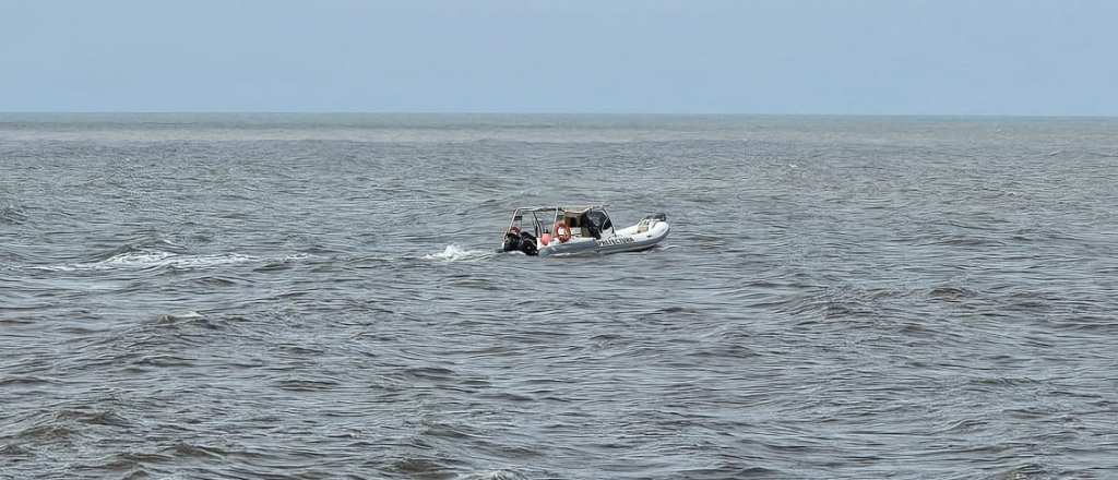 Un argentino se metió al agua a rescatar a una mujer y desapareció