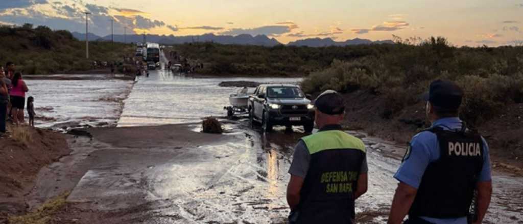 Crecida del Río Diamante: videos impactantes y cierre de pasos alternativos