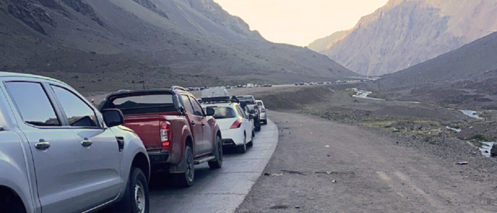 Fila y demora de 9 horas para cruzar a Chile