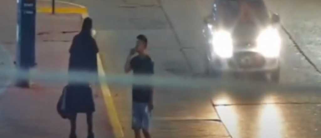 Video: amenazaba a la gente con un arma en la calle y lo detuvieron