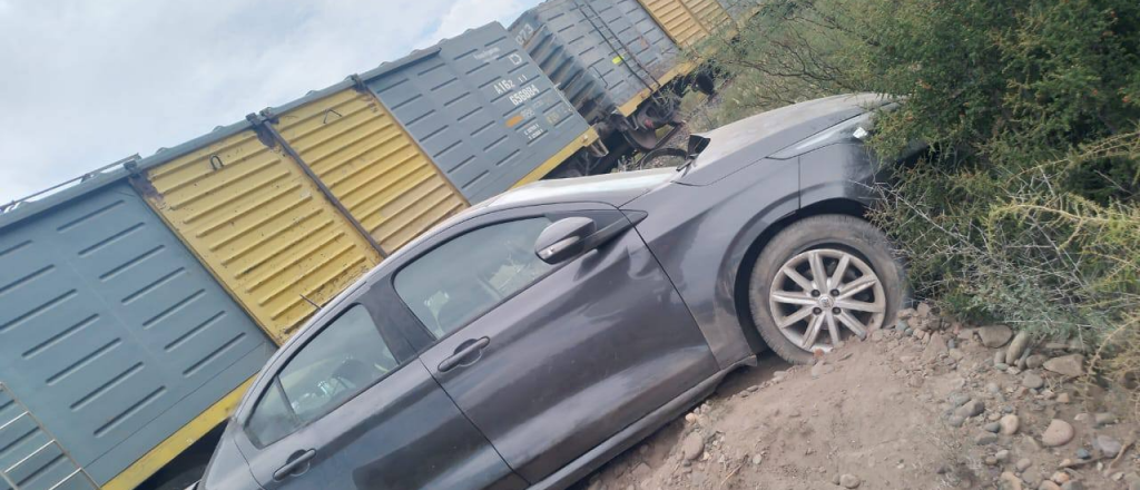 Un auto y un tren chocaron en Santa Rosa