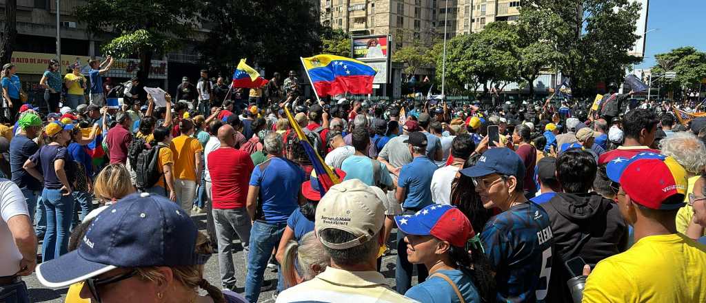 Miles de venezolanos marcharon reivindicando a Edmundo González