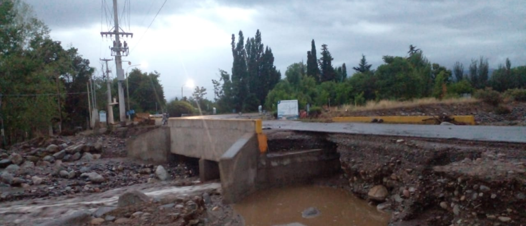 Por desbordes de ríos, cortaron varias rutas en el Valle de Uco y el Sur