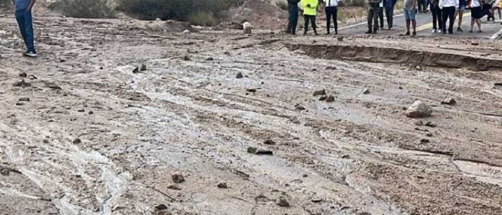 Una gran alud cayó sobre ruta 89 entre Potrerillos y Tupungato