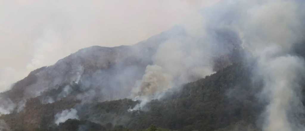 El incendio en el Parque Nacional Nahuel Huapi ya afectó 3500 hectáreas